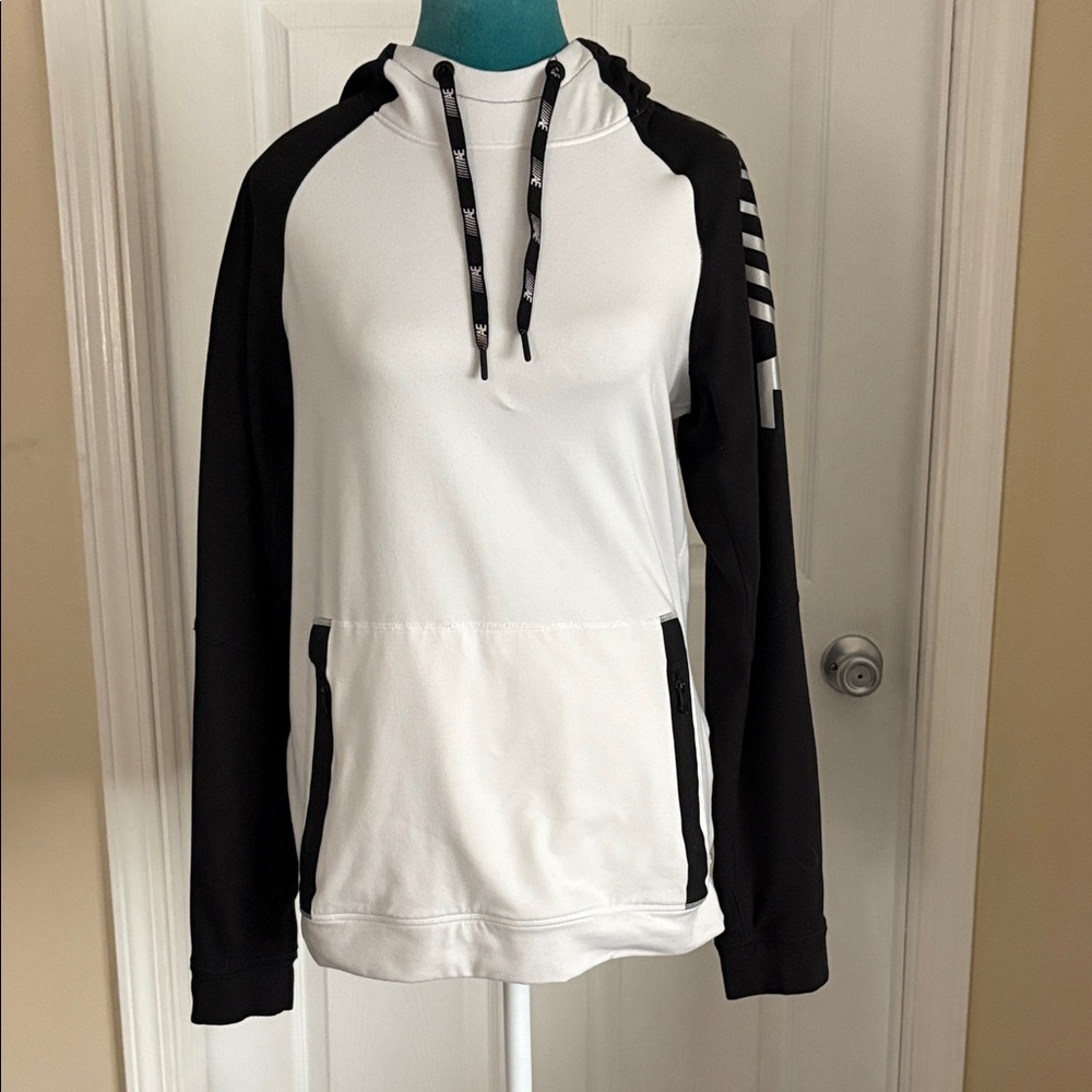 American Eagle Outfitters Black and White Hoodie